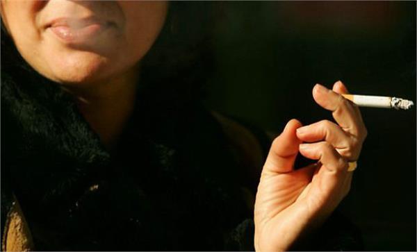 young working women are increasing in the worst habit of smoking