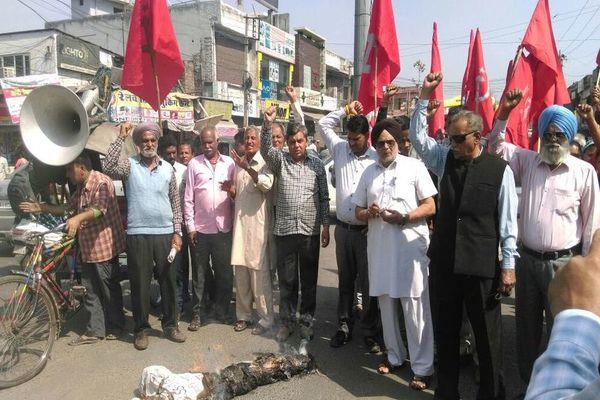 in the tripura left front protested against the breakdown of statues