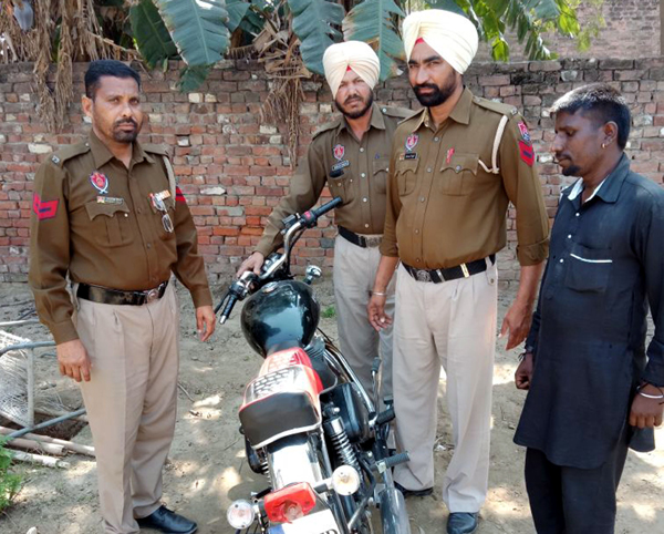 ਬੁਲੇਟ ਦੇ ਪਟਾਕੇ ਪਾਉਣ ਵਾਲੇ ਨੂੰ ਪੁਲਸ ਨੇ ਕੀਤਾ ਕਾਬੂ