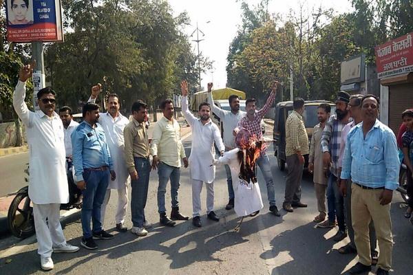 shiv sena blasted the administration of the district administration