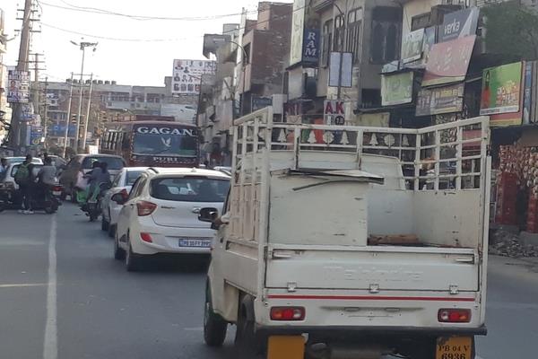 traffic adjusted in increasing number of vehicles