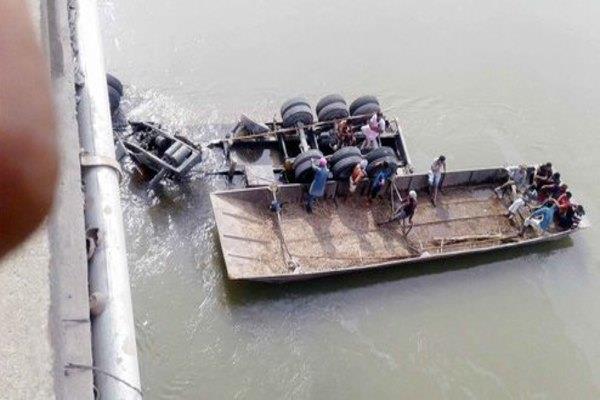 traala collapsing in beas river