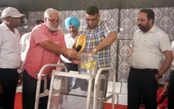 income of rs 101 40 crore from 242 liquor vends in district