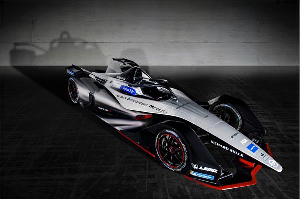 nissan displayed electric racing car