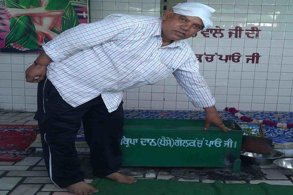 the thieves  breaks  the sacred shrines of religious places