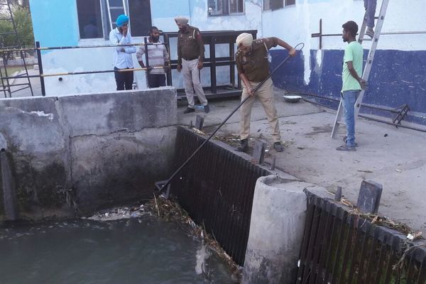 ਪੁਲਸ ਵੱਲੋਂ ਵੱਡੇ ਪੱਧਰ ''ਤੇ ਭਾਲ, ਅਜੇ ਨਹੀਂ ਮਿਲੀ ਲਾਸ਼