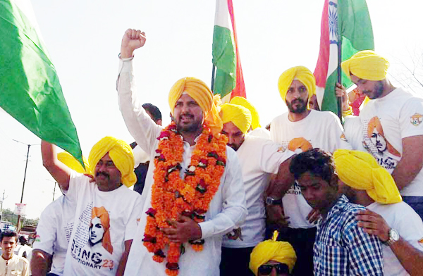 ਸ਼ਹੀਦ ਦੀ ਜਗ੍ਹਾ ''ਅੱਤਵਾਦੀ'' ਪੜ੍ਹ ਕੇ ਬਹੁਤ ਦੁੱਖ ਹੁੰਦੈ