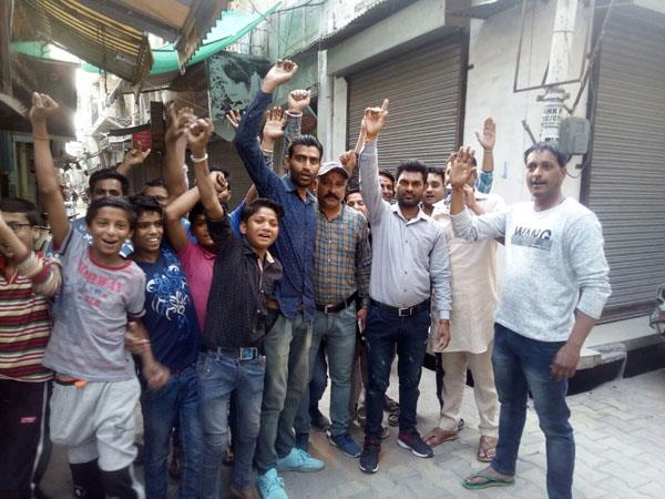 demonstrations against councilor and mayor due to the status of mortality