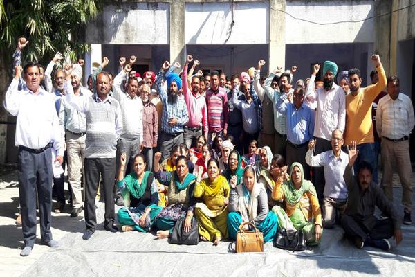 water resource employees stopping work