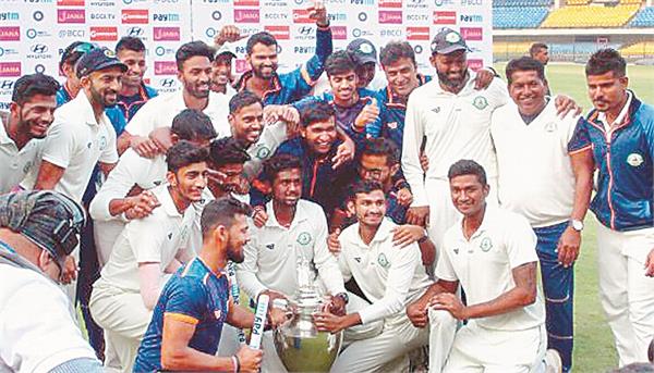 the crown of the irani cup decorated with vidarbha