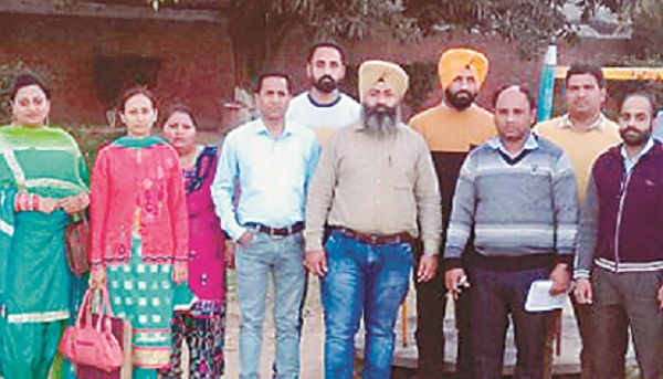 ਕੰਪਿਊਟਰ ਅਧਿਆਪਕਾਂ ਦੀ ਤਨਖਾਹ ''ਚ ਕਟੌਤੀ ਦੇ ਫੈਸਲੇ ਦਾ ਵਿਰੋਧ