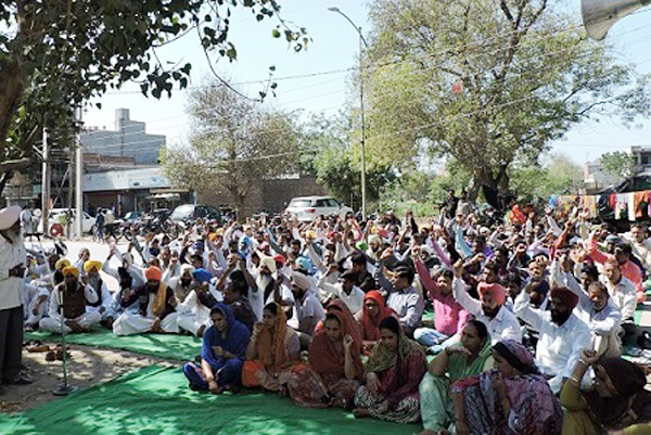 ਮੌੜ ਬੰਬ ਕਾਂਡ ਸੰਘਰਸ਼ ਕਮੇਟੀ ਨੇ ਧਰਨਾ ਲਾ ਕੇ ਪੰਜਾਬ ਸਰਕਾਰ ਅਤੇ ਪ੍ਰਸ਼ਾਸਨ ਖਿਲਾਫ਼ ਕੀਤੀ ਭਰਵੀਂ ਨਾਅਰੇਬਾਜ਼ੀ