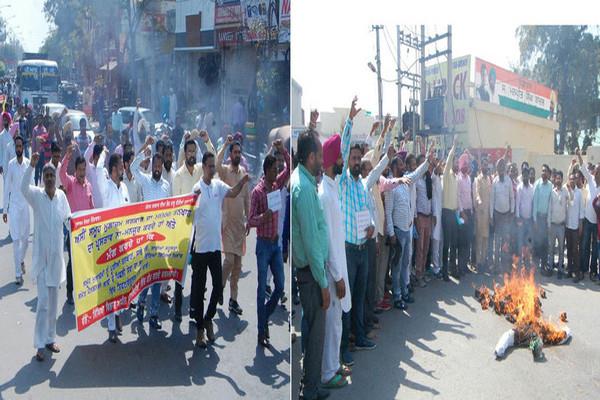 the teacher who landed on the roads  burnt the effigy