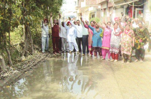 activists protest protest against sapala