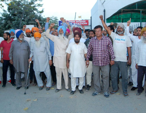 ਟਰੱਕ ਯੂਨੀਅਨ ਦਾ ਪ੍ਰਧਾਨ ਕਾਂਗਰਸ ਦੇ ਨਾਂ ''ਤੇ ਲੈ ਰਿਹੈ ''ਗੁੰਡਾ ਟੈਕਸ''!
