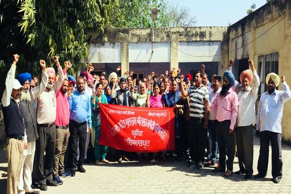 rescue protests by water resources employees