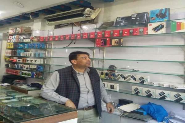 it was astonished as the shop opened the shutter  the owner took cash