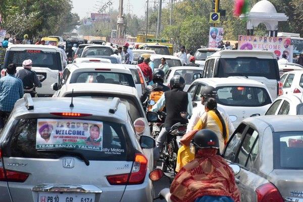 captain flew into helicopter  trapped in ludhiana traffic jam