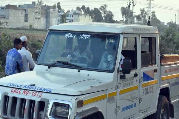 ਵਾਹਨ ਟੋਇੰਗ ਵਾਲਿਓ! ਤੁਸੀਂ ਵੀ ਕਦੇ ਲਾ ਲਿਆ ਕਰੋ ਸੀਟ ਬੈਲਟ