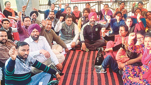 ਅਧਿਆਪਕਾਂ ਦੀ ਭੁੱਖ ਹੜਤਾਲ 12ਵੇਂ ਦਿਨ ਵੀ ਜਾਰੀ