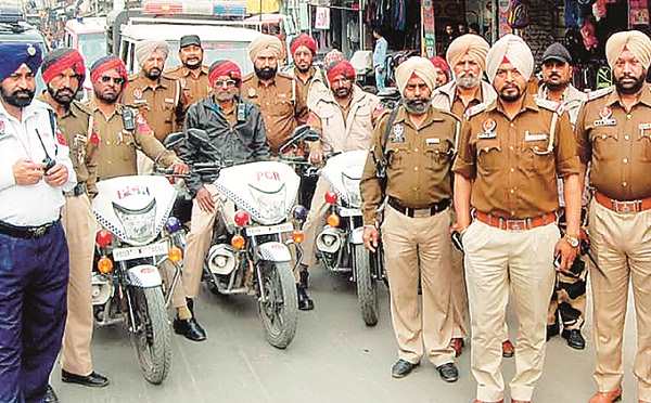 ਹੋਲੀ ਤਿਉਹਾਰ ਦੇ ਮੱਦੇਨਜ਼ਰ ਪੁਲਸ ਨੇ ਕੱਢਿਆ ਫਲੈਗ ਮਾਰਚ