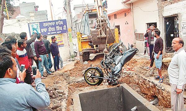 injured person due to falling into a sewer hole