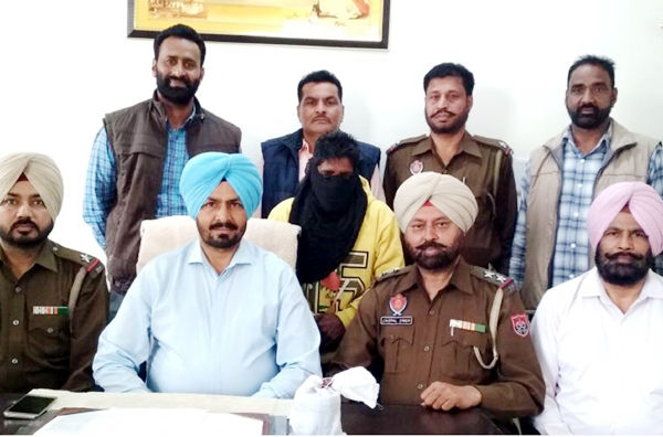 2.5 ਕਰੋੜ ਦੀ ਹੈਰੋਇਨ ਸਮੇਤ ਨਸ਼ਾ ਸਮੱਗਲਰ ਚੜ੍ਹਿਆ ਐੱਸ. ਟੀ. ਐੱਫ. ਦੇ ਹੱਥੇ
