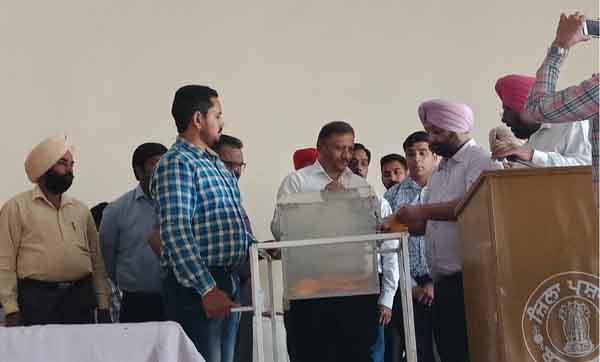 no contract has been allocated to single woman in barnala