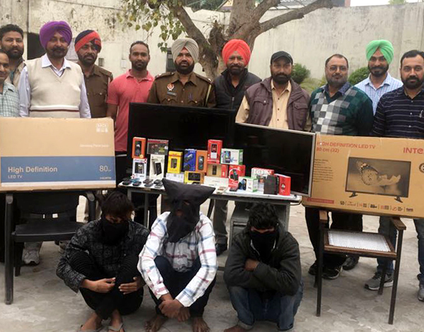 ਅਮੀਰ ਬਣਨ ਲਈ ਕਰਨ ਲੱਗੇ ਚੋਰੀਆਂ, ਦਬੋਚੇ