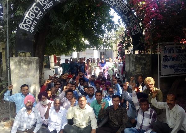 the protesters of punjab water resources management and development corporation