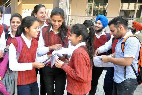 ਪ੍ਰੀ-ਬੋਰਡ ਤੋਂ ਵੀ ਸੌਖਾ ਸੀ ਅੱਜ ਦਾ ਪੇਪਰ, ਅੱਗੇ ਦੇਖੋ ਕੀ ਹੁੰਦੈ