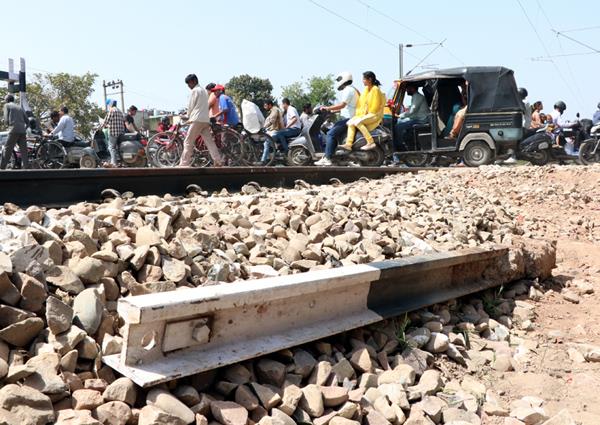 d  r  m  ordered inquiry ordered  7 member committee constituted