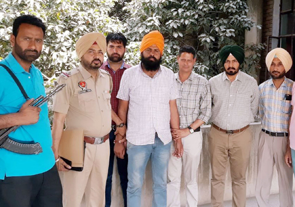 200 ਕਰੋੜ ਦੀ ਹੈਰੋਇਨ ਸਣੇ ਫੜੇ ਸਮੱਗਲਰ ਨੂੰ ਲਿਆ 6 ਦਿਨ ਦੇ ਪੁਲਸ ਰਿਮਾਂਡ ''ਤੇ