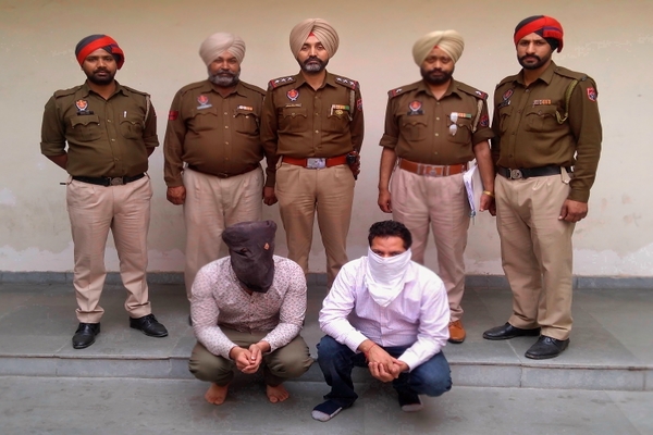 ਵਿਦੇਸ਼ ਭੇਜਣ ਦੇ ਨਾਂ ''ਤੇ ਠੱਗੀ ਕਰਨ ਵਾਲੇ ਪਿਉ-ਪੁੱਤਰ ਗ੍ਰਿਫਤਾਰ