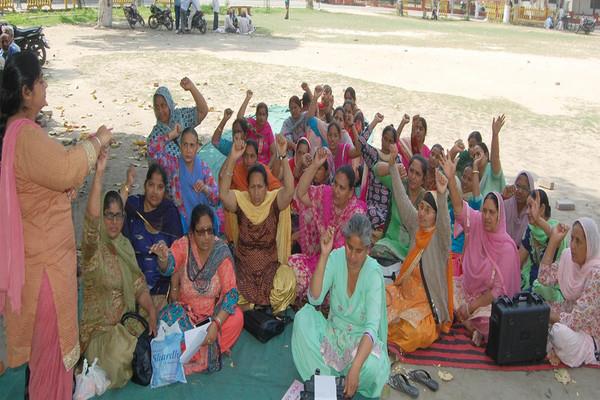 anti government slogans against anganwadi workers union