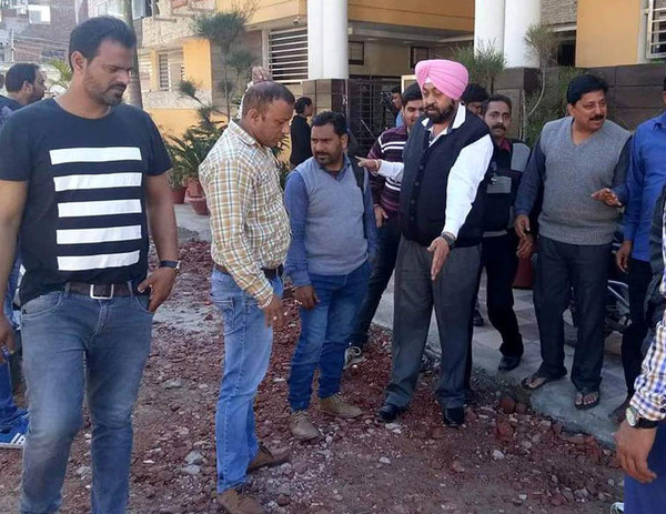 ਇਕਬਾਲ ਸ਼ੈਰੀ ਨੇ ਚੱਲ ਰਹੇ ਵਿਕਾਸ ਕਾਰਜਾਂ ਦਾ ਲਿਆ ਜਾਇਜ਼ਾ