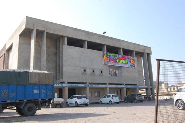 last breath filled single cinema hall