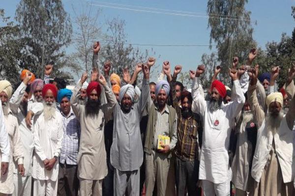farmers protest against center and the punjab government