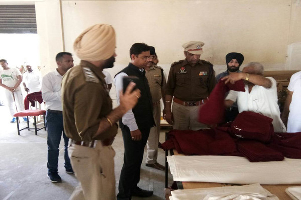 ਡਿਪਟੀ ਕਮਿਸ਼ਨਰ ਨੇ ਕੀਤਾ ਕੇਂਦਰੀ ਜੇਲ ''ਚ ਲੱਗੀ ਕੱਪੜਾ ਫੈਕਟਰੀ ਦਾ ਮੁਆਇਨਾ