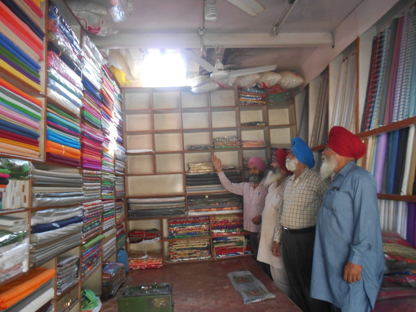 ਚੋਰਾਂ ਨੇ ਕੱਪੜੇ ਦੀ ਦੁਕਾਨ ਦੀ ਛੱਤ ਪਾੜ ਕੇ ਕੀਤੀ ਚੋਰੀ