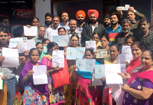 ਨੀਲੇ ਕਾਰਡਾਂ ਦੀ ਰੀ-ਵੈਰੀਫਿਕੇਸ਼ਨ ''ਚ ਧਾਂਦਲੀ