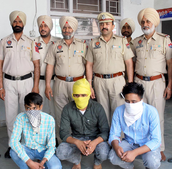 ਪੁਲਸ ਨੇ 3 ਅਫੀਮ ਸਮੱਗਲਰਾਂ ਨੂੰ ਕੀਤਾ ਗ੍ਰਿਫਤਾਰ