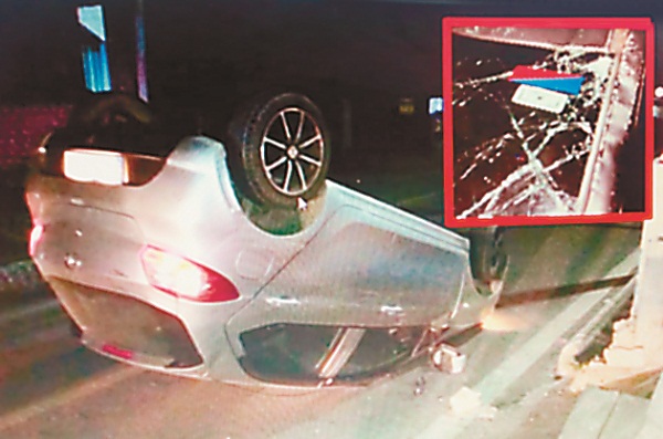 ਏ. ਪੀ. ਜੇ. ਕਾਲਜ ਸਾਹਮਣੇ ਪੁਲਸ ਮੁਲਾਜ਼ਮ ਦੀ ਕਾਰ ਪਲਟੀ