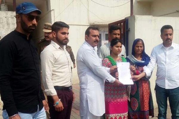a c p  opposition protests against police in front of the office