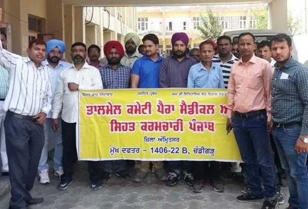 employees fiercely protest against the government