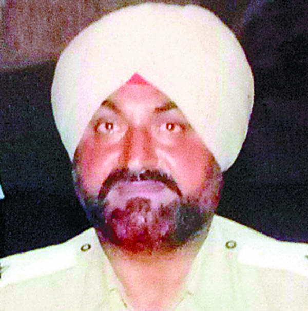 ਰਿਸ਼ਵਤ ਲੈਂਦੇ ਟ੍ਰੈਫਿਕ ਪੁਲਸ ਦੇ 2 ਏ. ਐੱਸ. ਆਈ., 2 ਪੁਲਸ ਮੁਲਾਜ਼ਮ ਤੇ ਇਕ ਹੋਮਗਾਰਡ ਸਸਪੈਂਡ