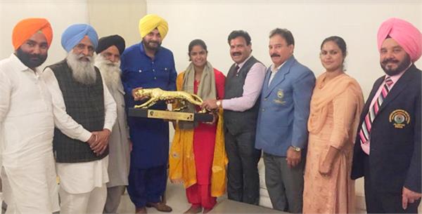 sidhu honored the wrestler navjot kaur