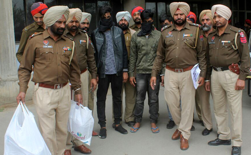 ਭਾਰੀ ਅਸਲੇ ਤੇ ਚੋਰੀ ਦੇ ਬੁਲੇਟ ਮੋਟਰਸਾਈਕਲ ਸਮੇਤ 3 ਕਾਬੂ