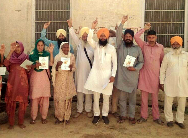 ਆਟਾ-ਦਾਲ ਸਕੀਮ ਦੇ ਕਾਰਡ ਕੱਟੇ ਜਾਣ ''ਤੇ ਕਾਂਗਰਸ ਸਰਕਾਰ ਖਿਲਾਫ ਨਾਅਰੇਬਾਜ਼ੀ