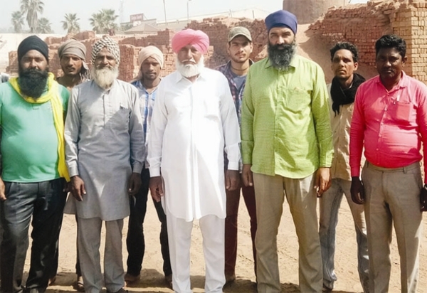 ਸਰਕਾਰੀ ਰਸਤੇ ਦੇ ਲਾਂਘੇ ਨੂੰ ਲੈ ਕੇ ਭੱਠਾ ਮਾਲਕ ''ਤੇ ਕਿਸਾਨ ਆਹਮੋ-ਸਾਹਮਣੇ